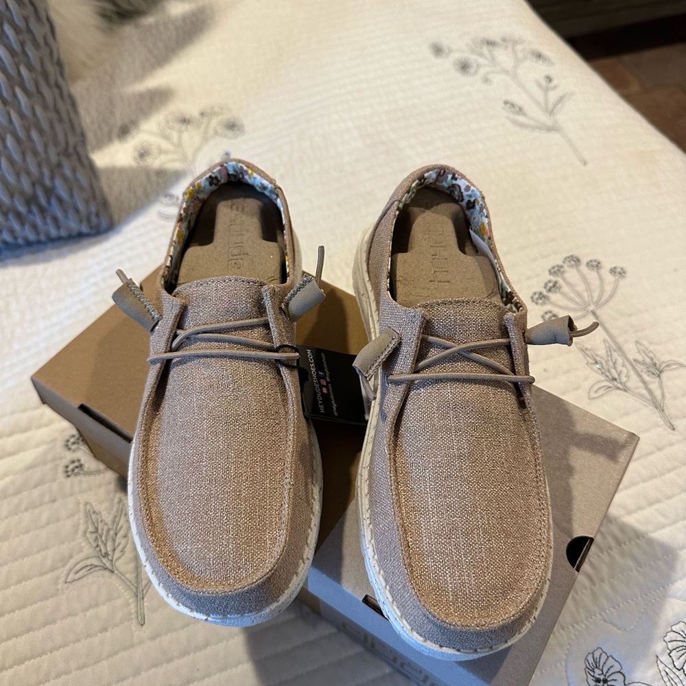 Hey Dude Tan Women's 6